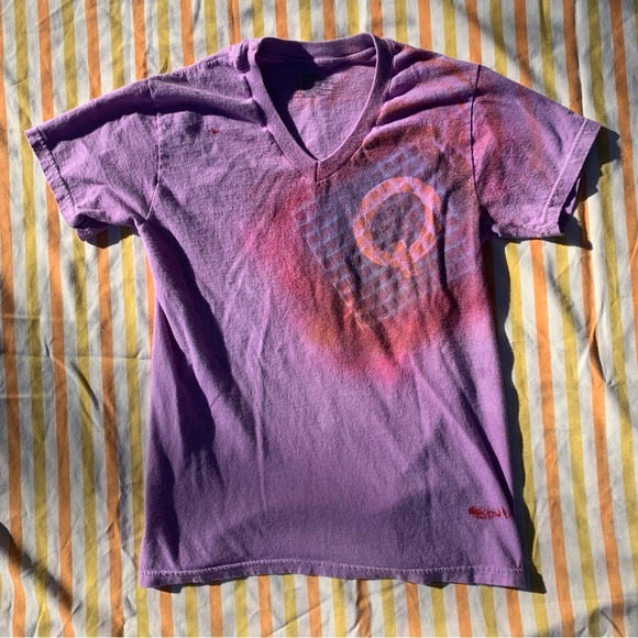Hanes Handmade V-Neck “Q” Purple Painted Letter Tee One of A Kind Size Small 💜 - Picture 13 of 16